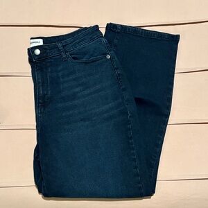 Women’s Curvy Straight Jeans